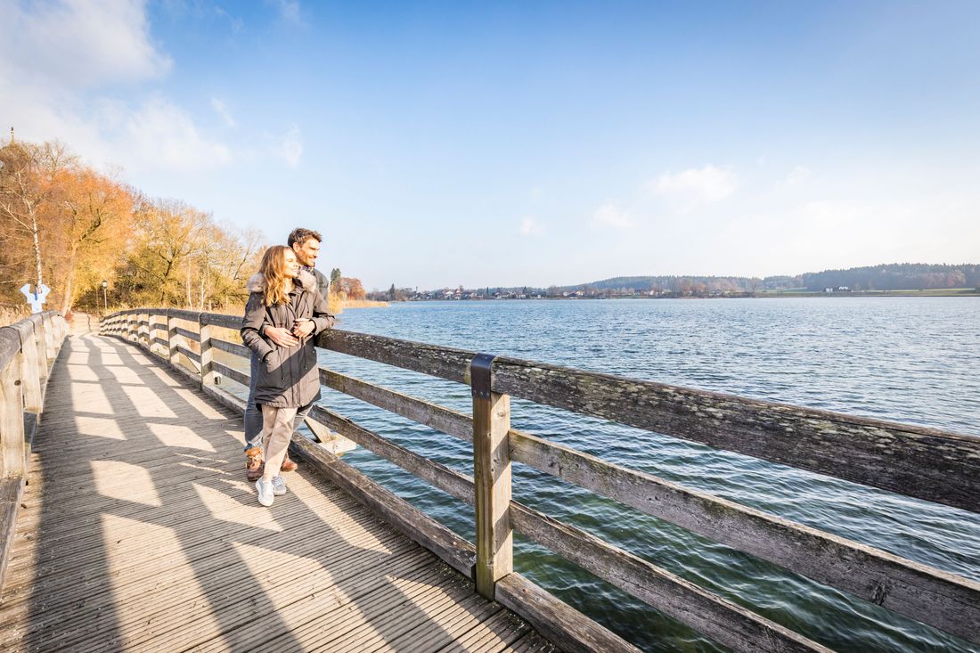 Rund um den Klostersee Seeon im Herbst spazieren