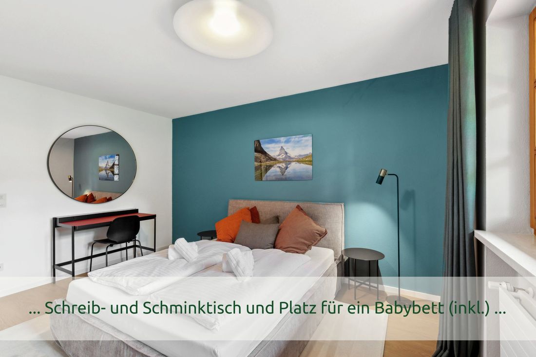 ... Schreib- und Schminktisch und Platz für ein Babybett (inkl.)