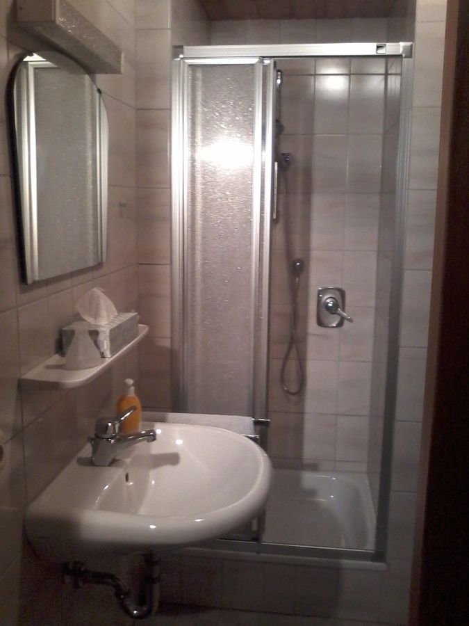 eigenes Bad und WC im Schlafzimmer 1