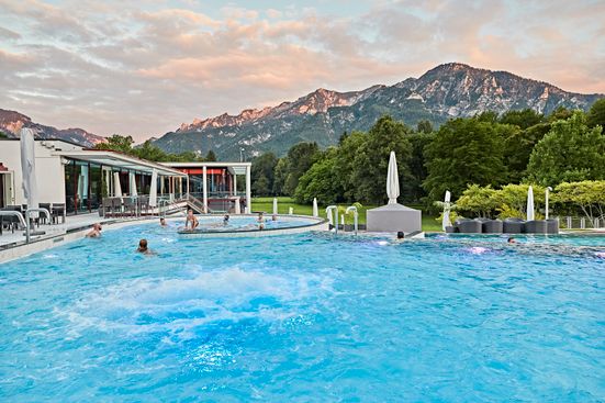 rupertustherme_bergblick_aussenbecken