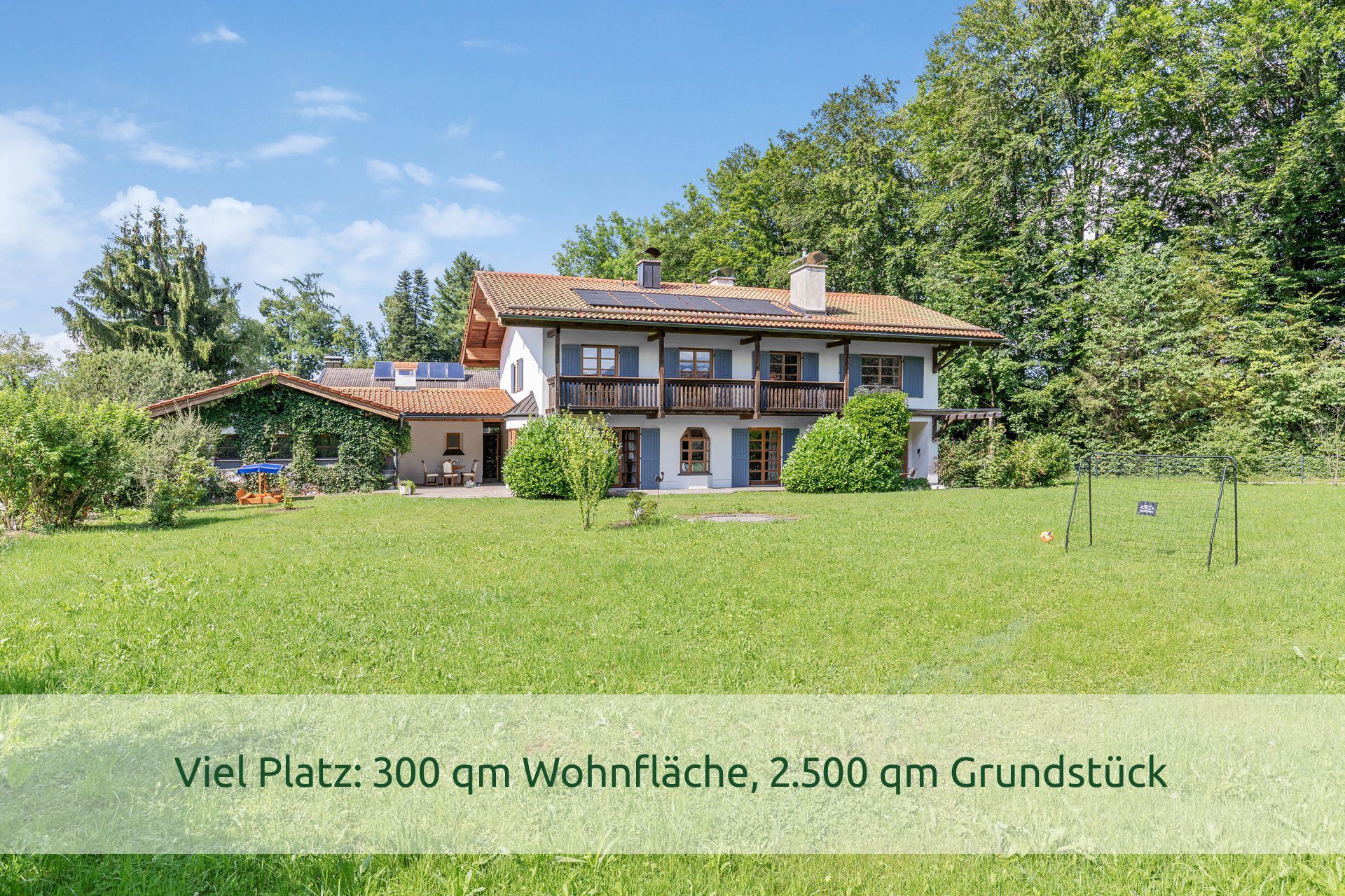 Viel Platz: 300 qm Wohnfläche, 2.500 qm umzäuntes Grundstück