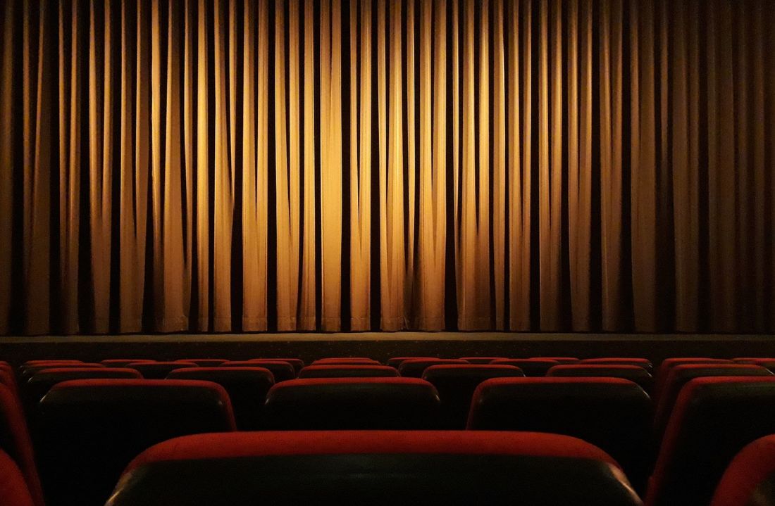 movie-theater-4609877_1920_9
